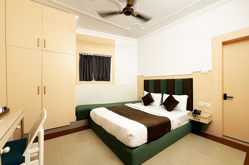 Deluxe Room (With No View)